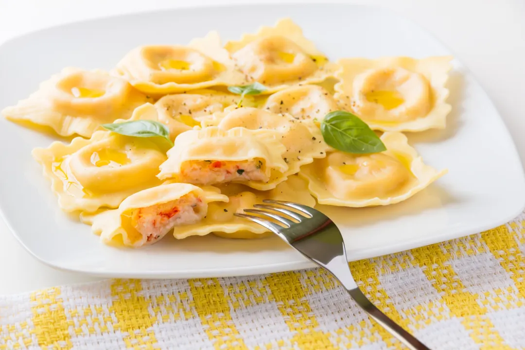 Maine Lobster Ravioli, 1 DZ Tray / 10per / 1 case