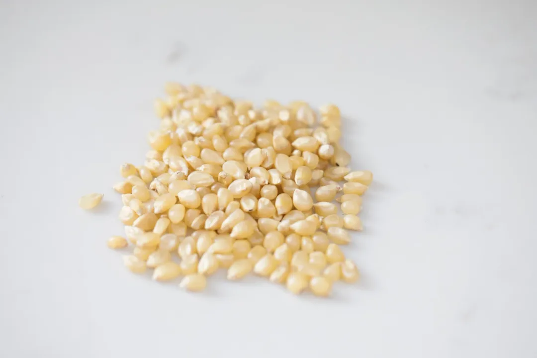 1lb Bag of Medium White Hulless Popcorn