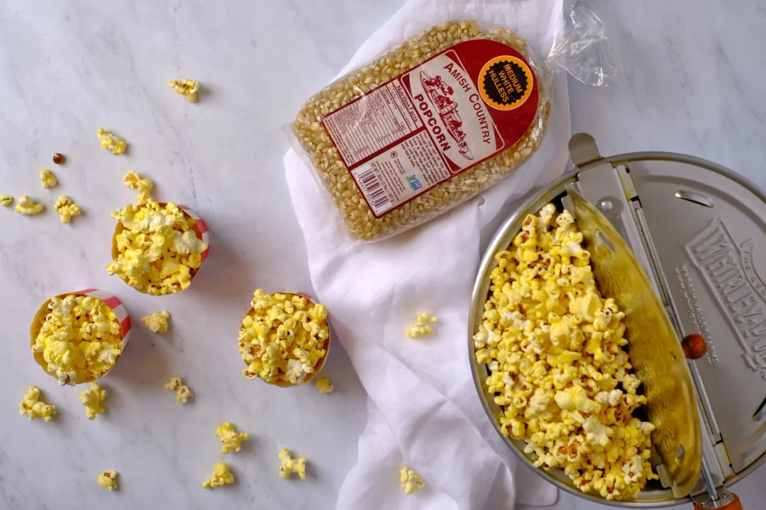 1lb Bag of Medium White Hulless Popcorn