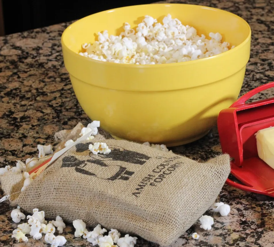 2lb Burlap Bag of Medium White Popcorn