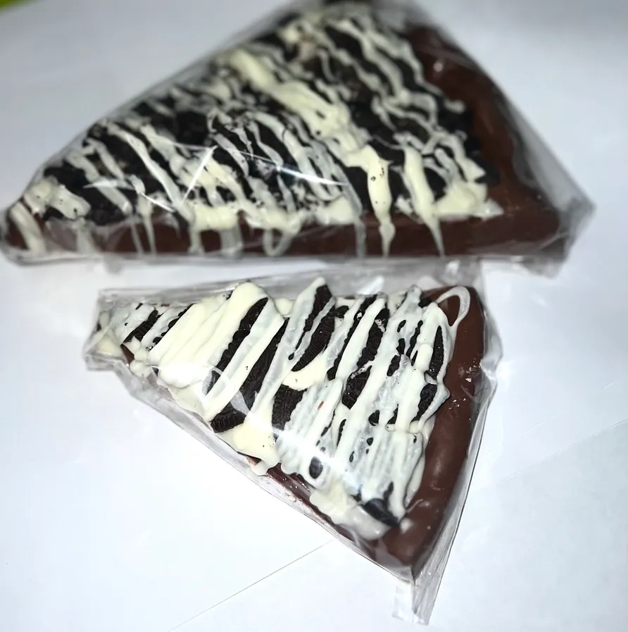 Mini Cookies & Cream Pizza Slice