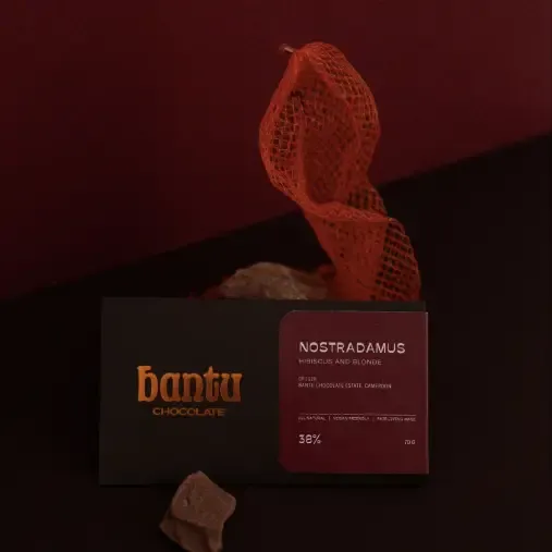 Nostradamus 35% - Toasted white chocolate, hibiscus and cocoa nibs crunchy treat