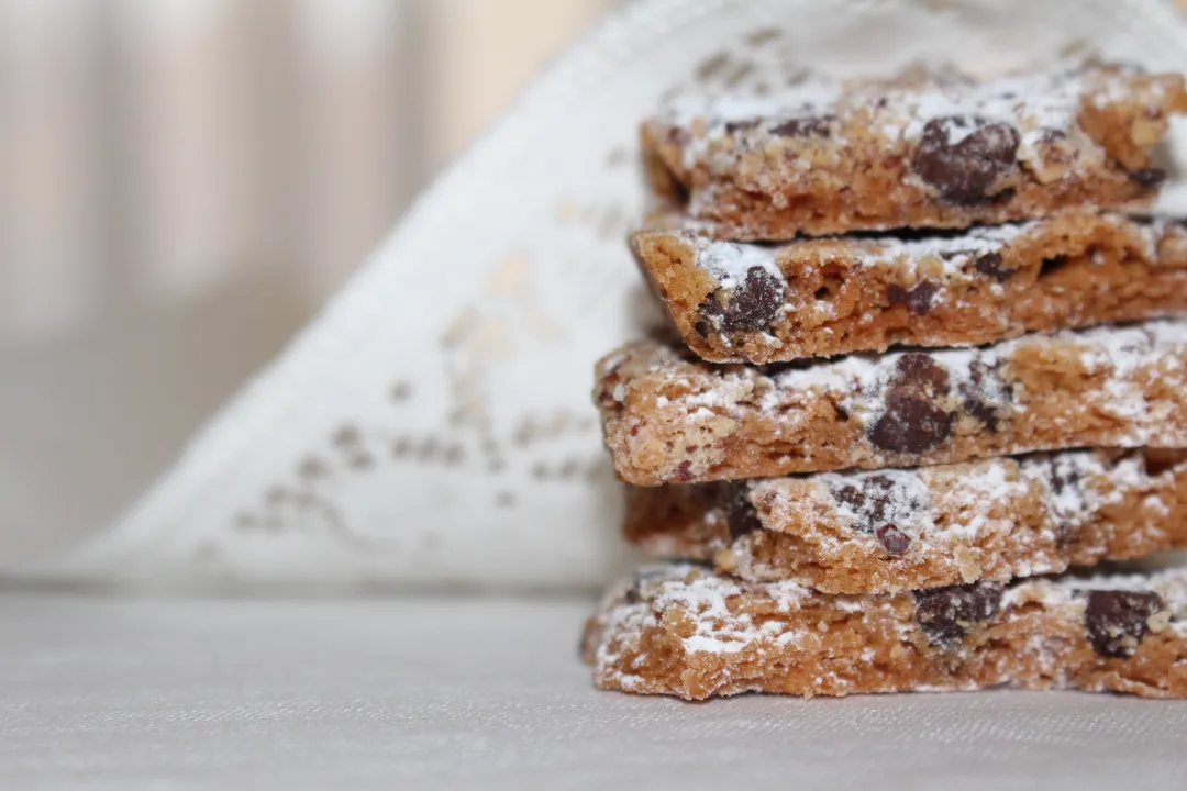 Italian Cookie Brittle – Pecan Chocolate Chip | Snack Pack