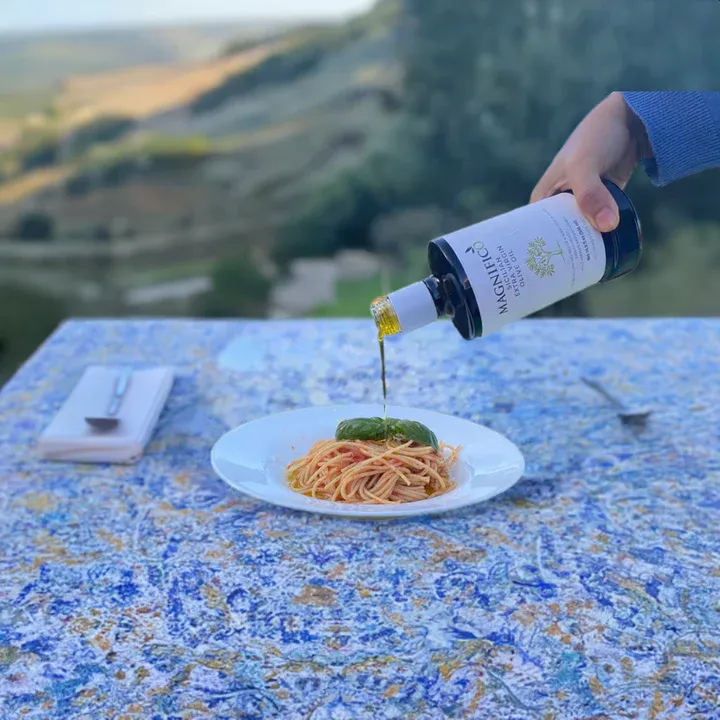 Magnifico EVOO Large Bottle - 16.9 oz (500 ml)