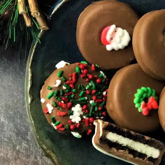 Holiday Decorated Vanilla Cream Cookie