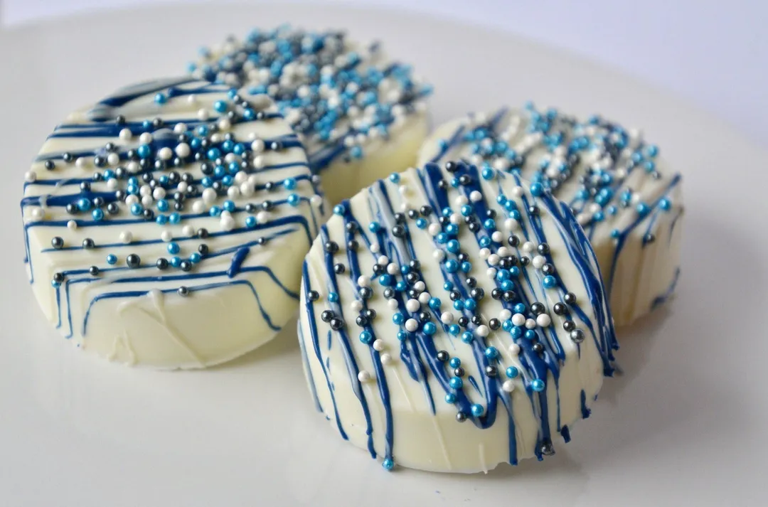 Airplane Themed Chocolate Covered Oreos (set of 2)
