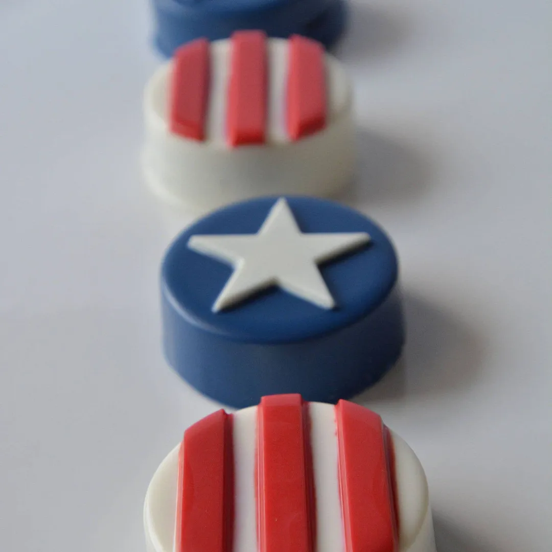 American Themed Chocolate Covered Oreos