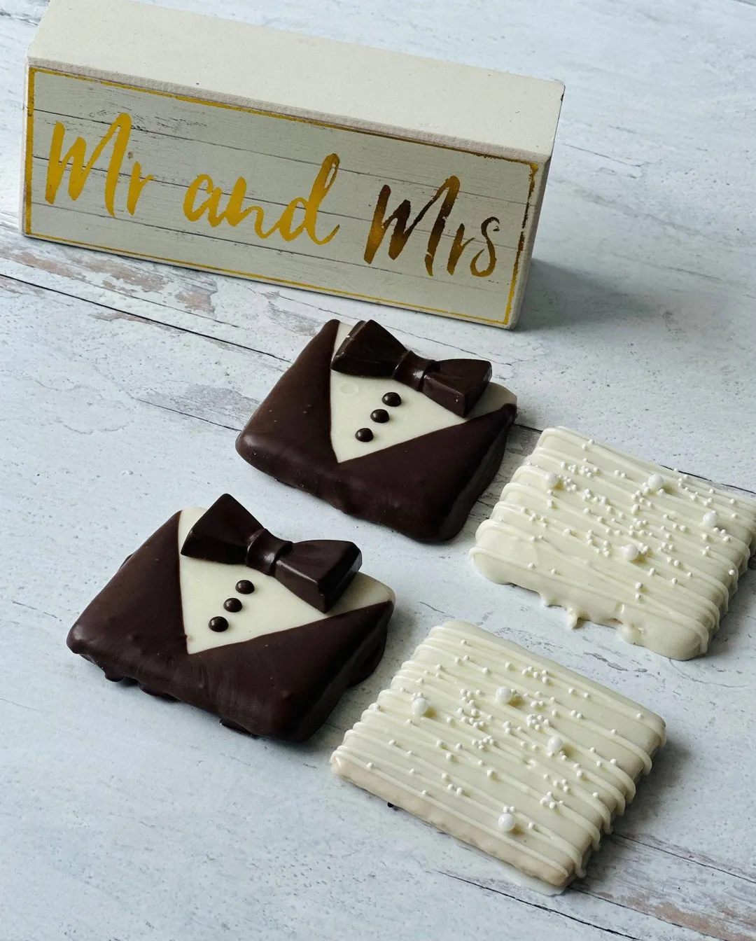 Bride & Groom Chocolate Covered Graham Crackers 