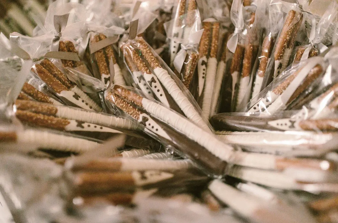 Bride & Groom Chocolate Covered Pretzels Pretzels (Set of 2)