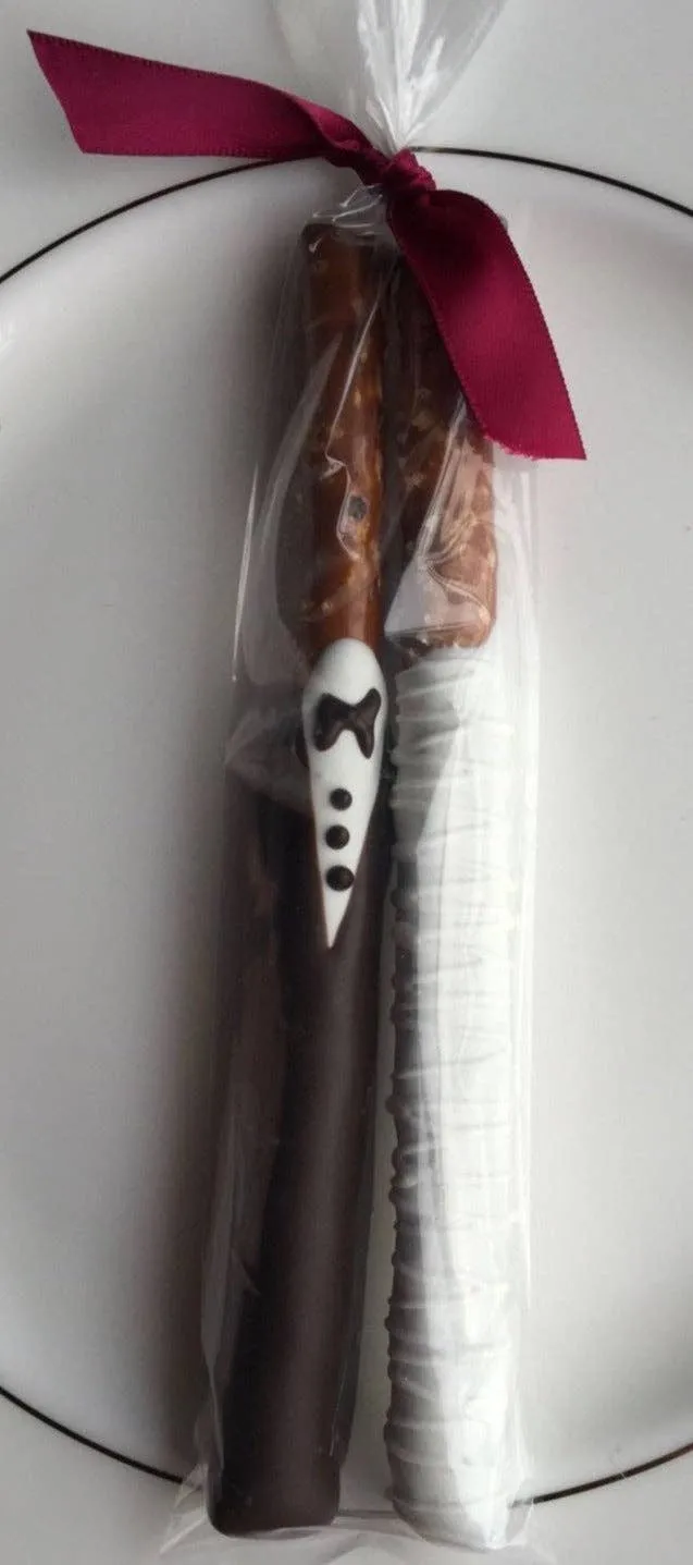 Bride & Groom Chocolate Covered Pretzels Pretzels (Set of 2)