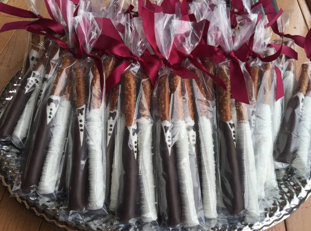 Bride & Groom Chocolate Covered Pretzels Pretzels (Set of 2)