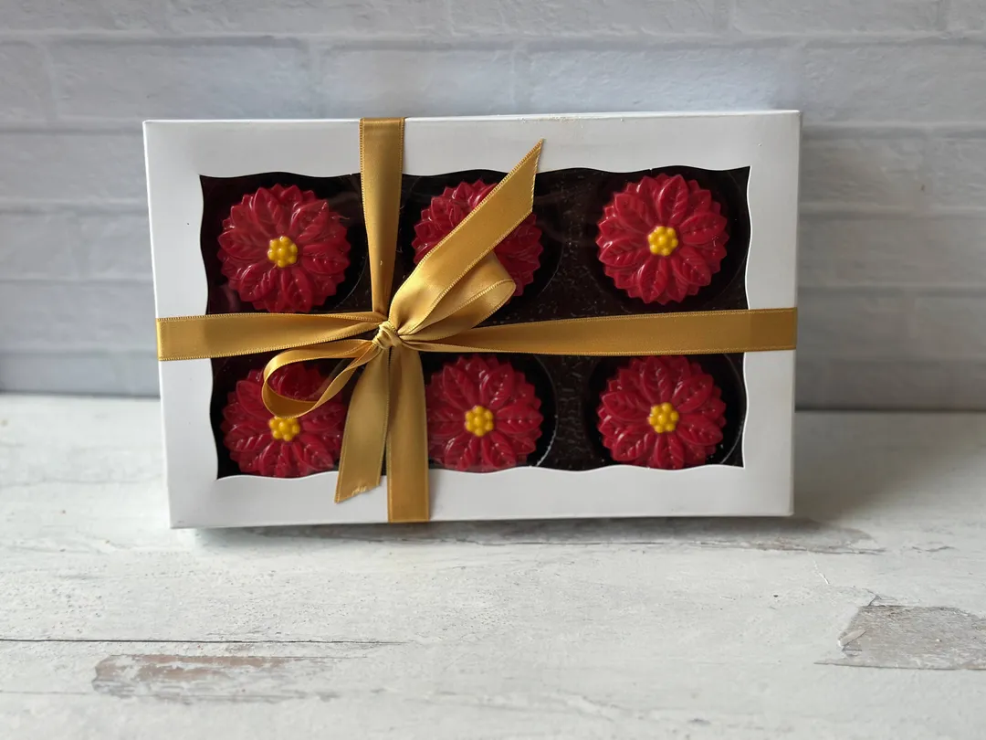 Poinsettia Chocolate Covered Oreos variant