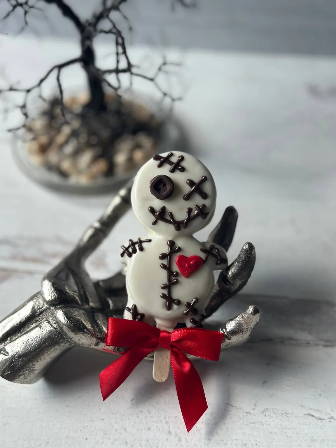 Scary Chocolate Dipped Oreos Pops 