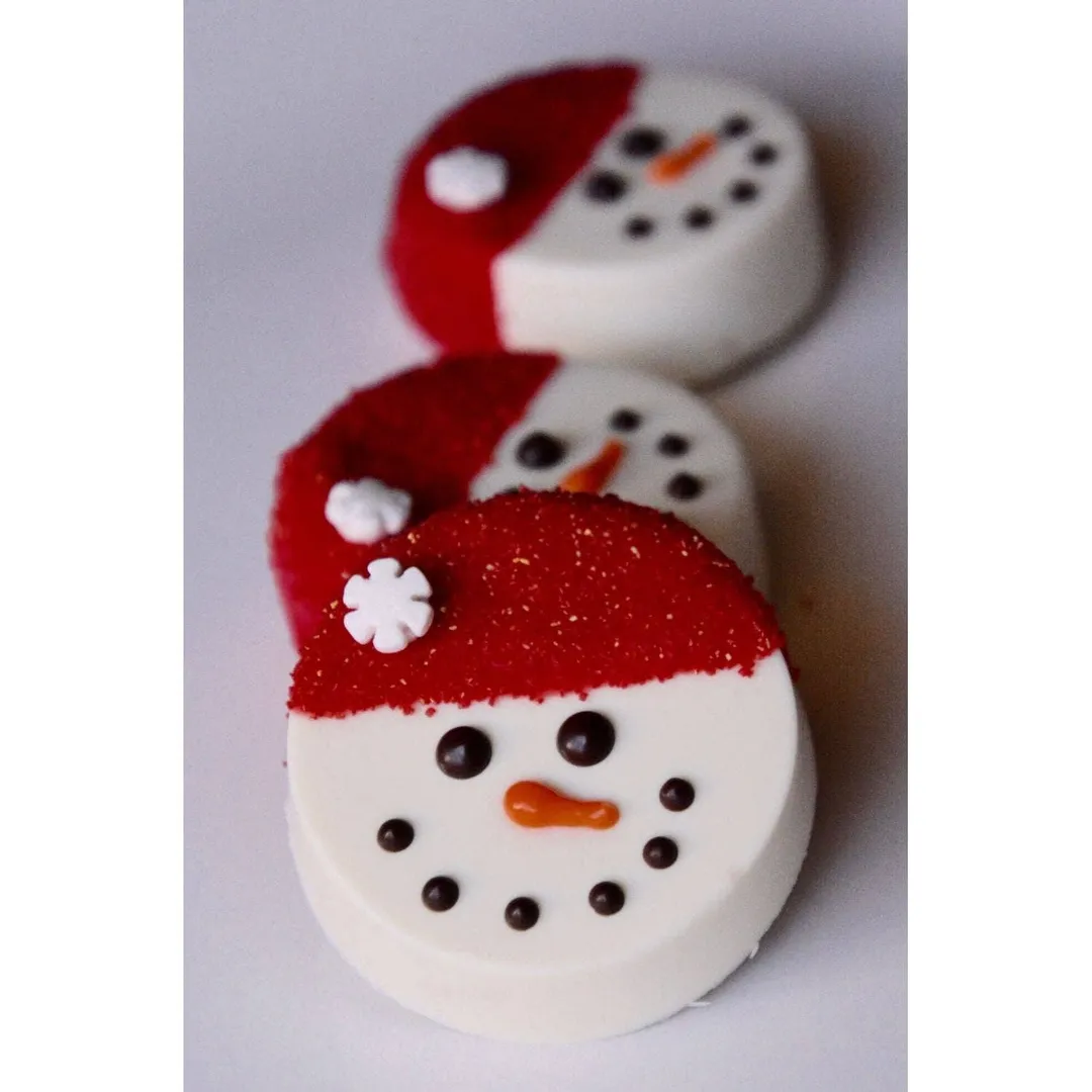 Snowmen Inspired Chocolate Covered Oreos