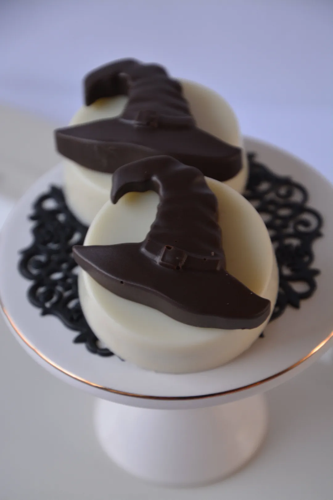Witch Hat Chocolate Covered Oreos