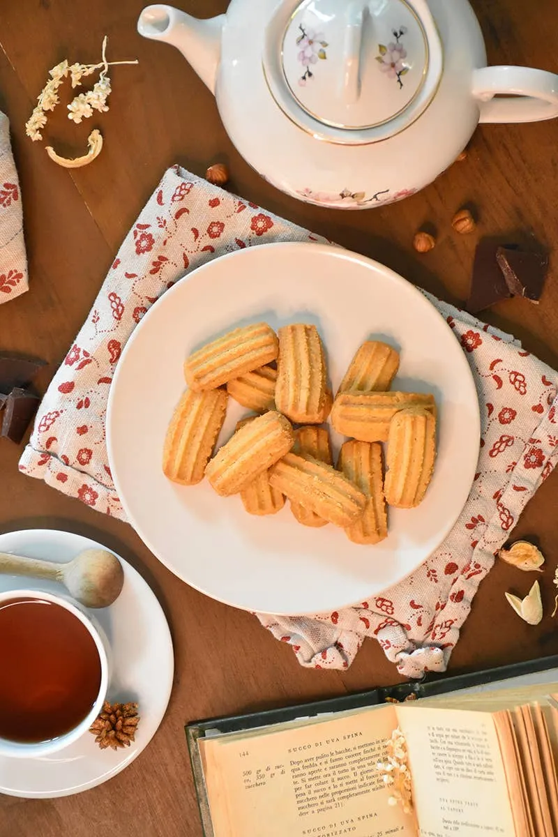 Crumiri Cookies - Classic & Chocolate