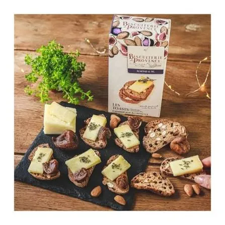 Bisc de Provence · Toasts with almonds and figs for cheese