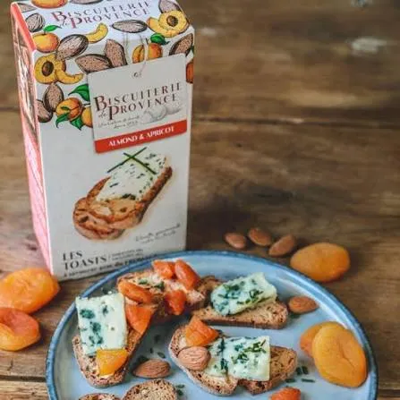 Bisc de Provence · Toasts w/ apricots and almonds for cheese