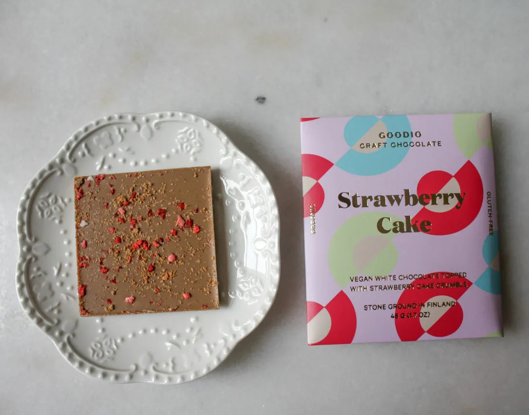 Organic Strawberry Cake chocolate