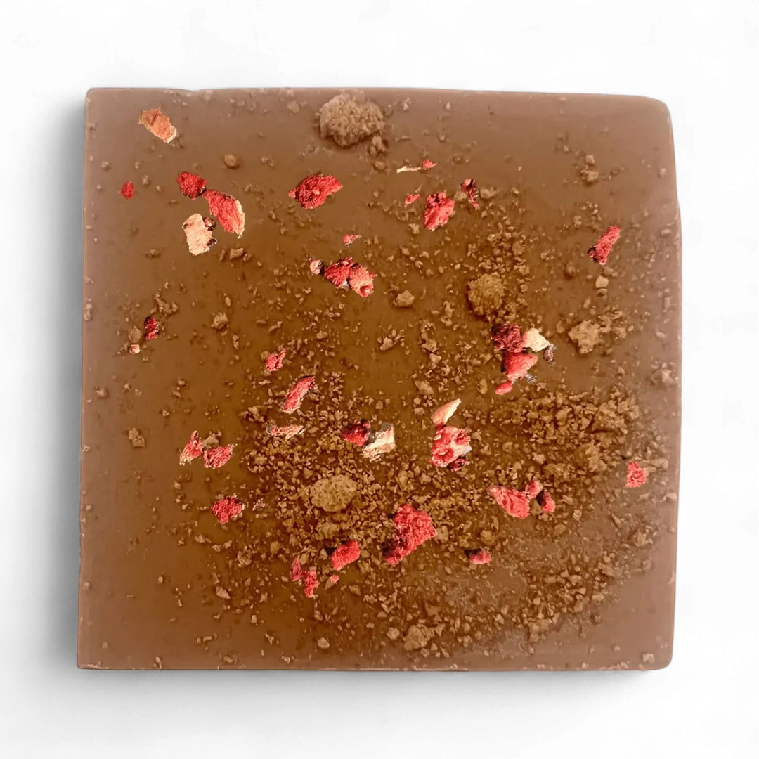 Organic Strawberry Cake chocolate