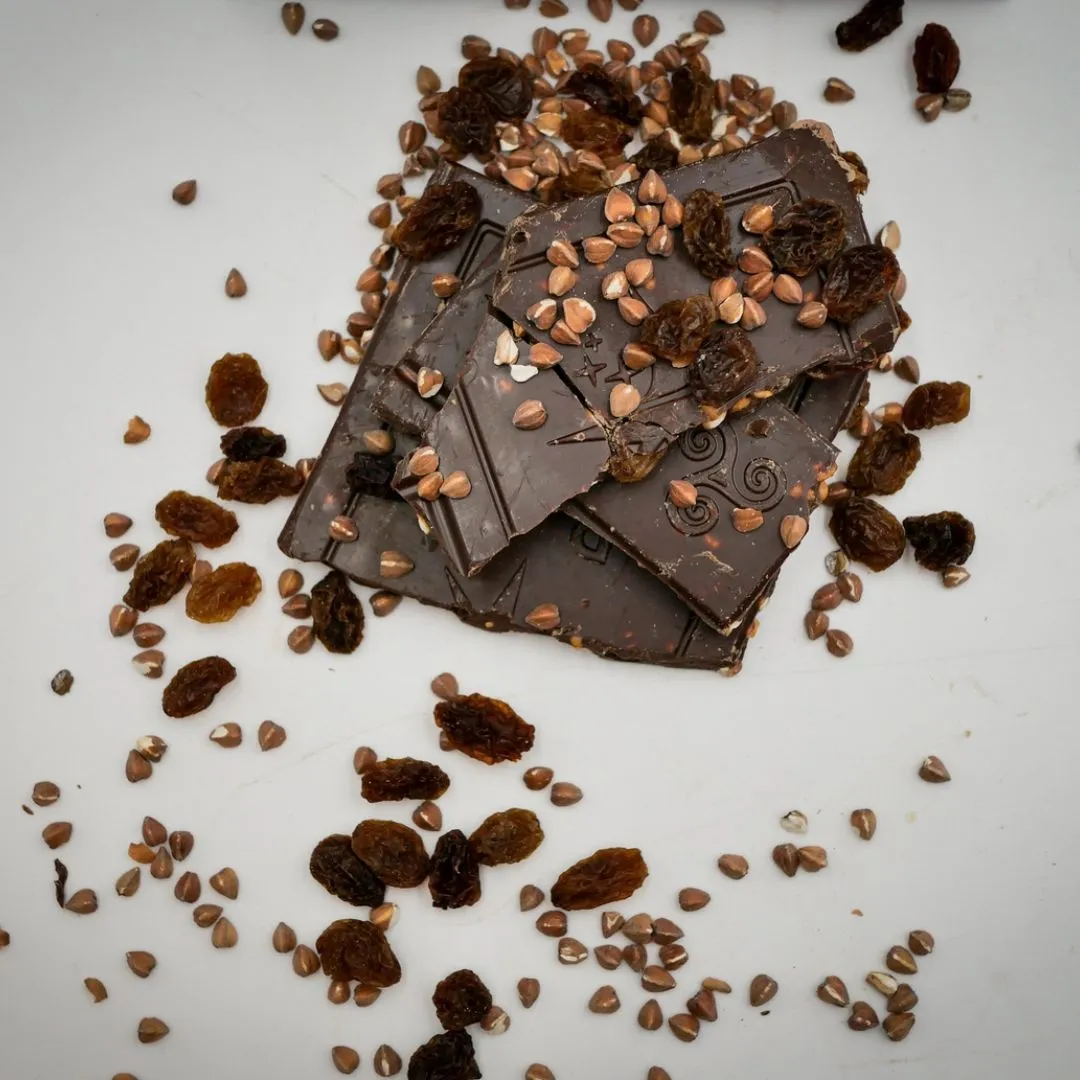 Dark Chocolate 62% of Cocoa Toasted Buckwheat and Currant
