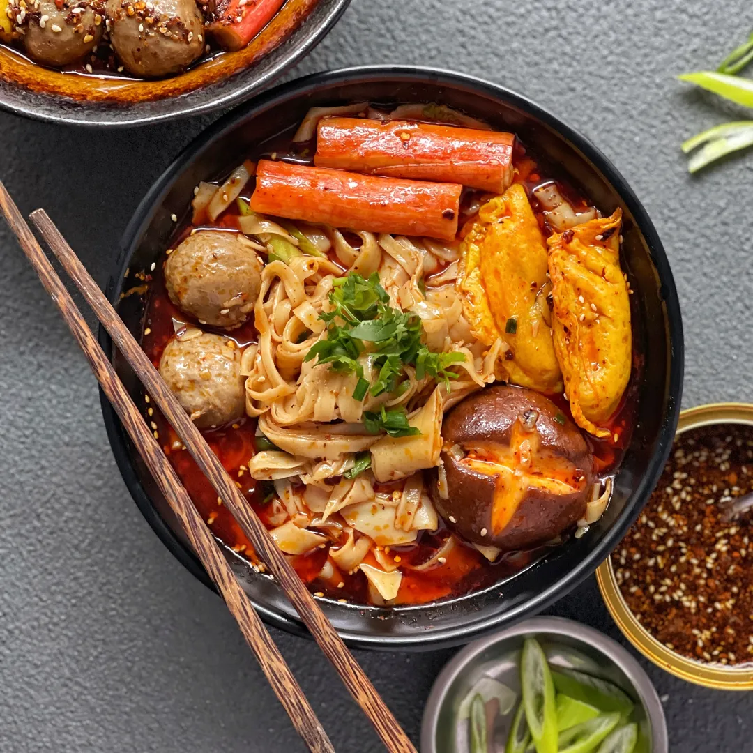 Spicy Hotpot Thick Cut Noodles 