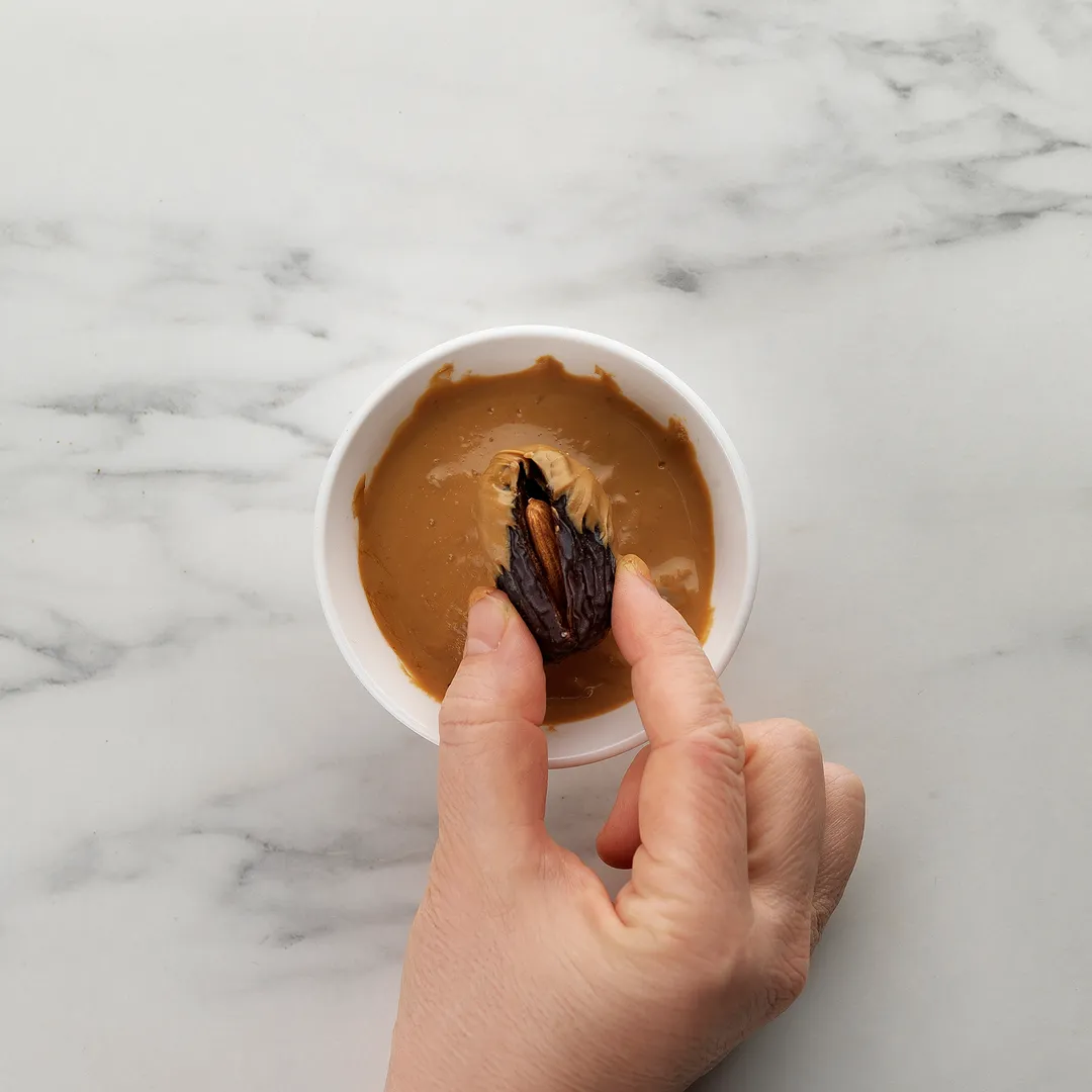 Medjool Dates Covered Caramel Belgian Chocolate & Stuffed with Almond 4,23 oz (120 gr)