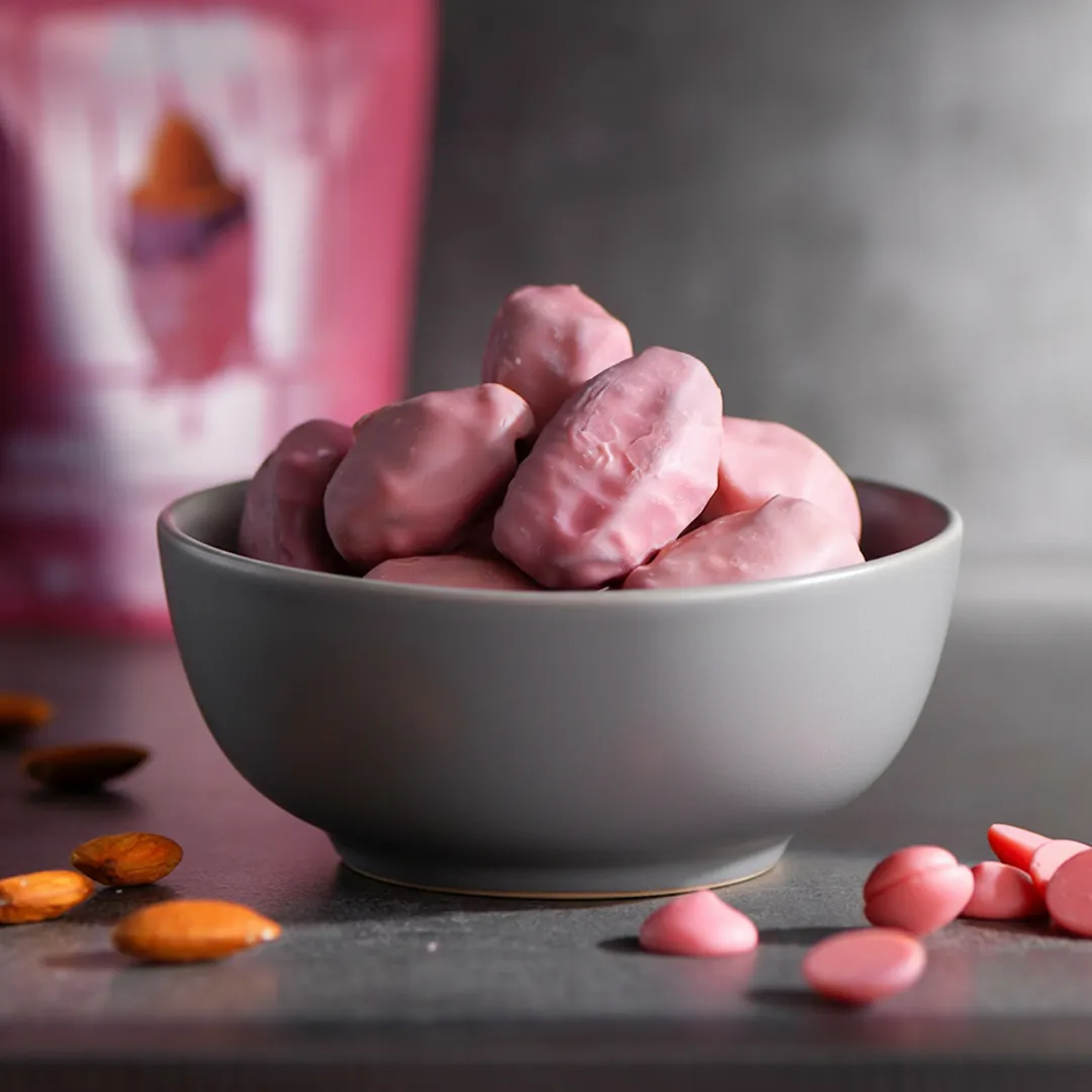 Medjool Dates Covered Strawberry Belgian Chocolate & Stuffed with Almond 4.23 oz (120 g)
