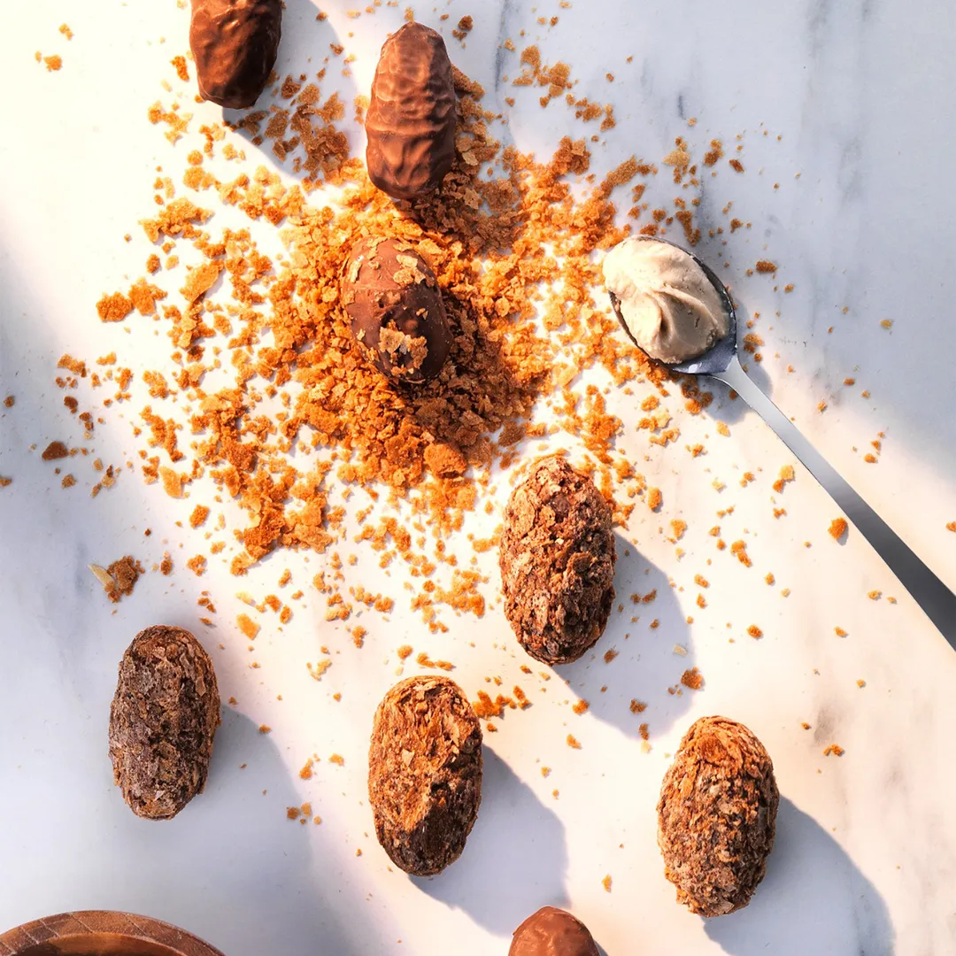 Medjool Dates Covered Crispy Milk Belgian Chocolate & Stuffed with Peanut Cream 4.23 oz (120 g)