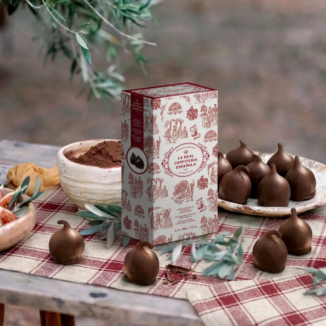 Fig bonbon with praliné and dark chocolate 