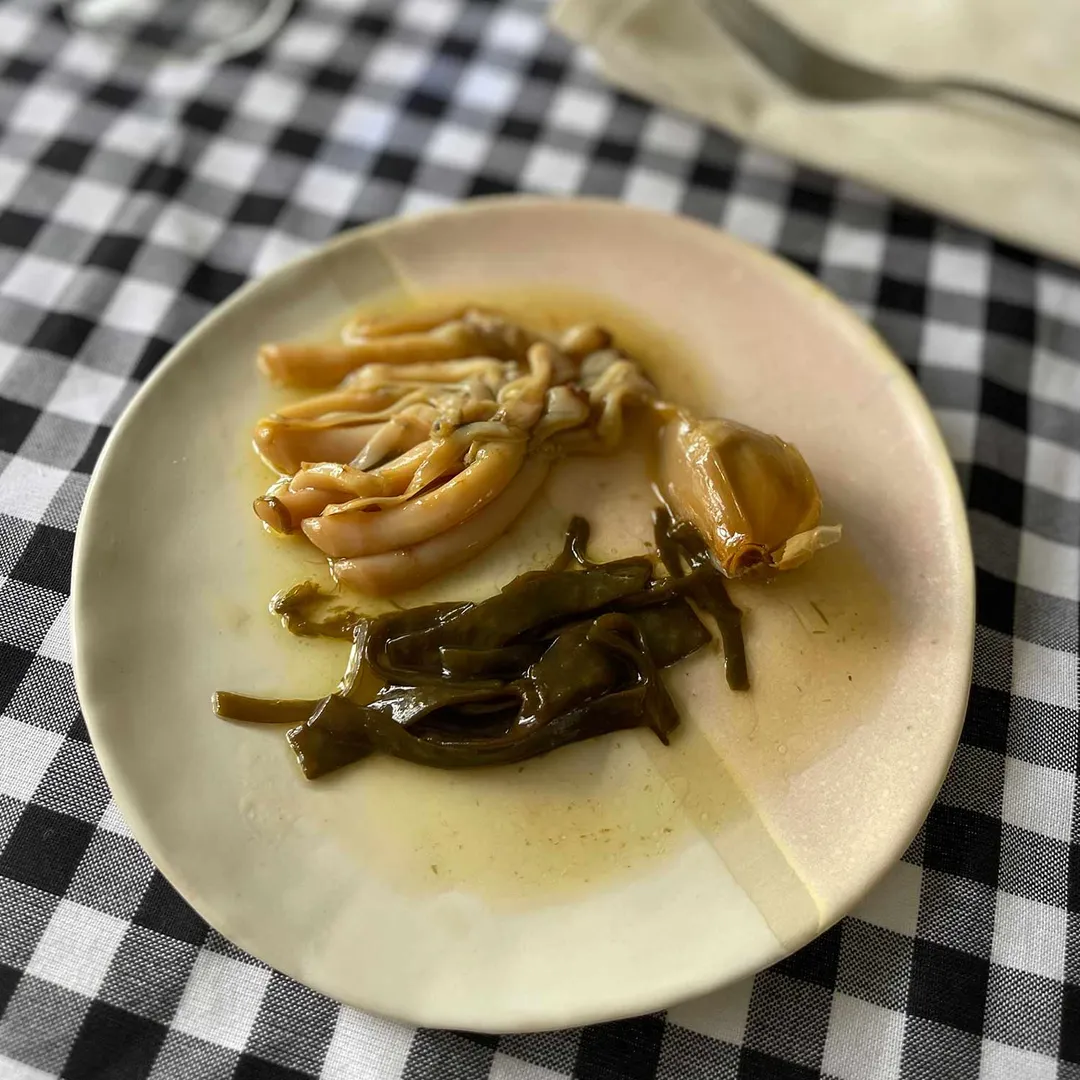 Porto-Muiños Razor Clams with Sea  Spaghetti and Garlic