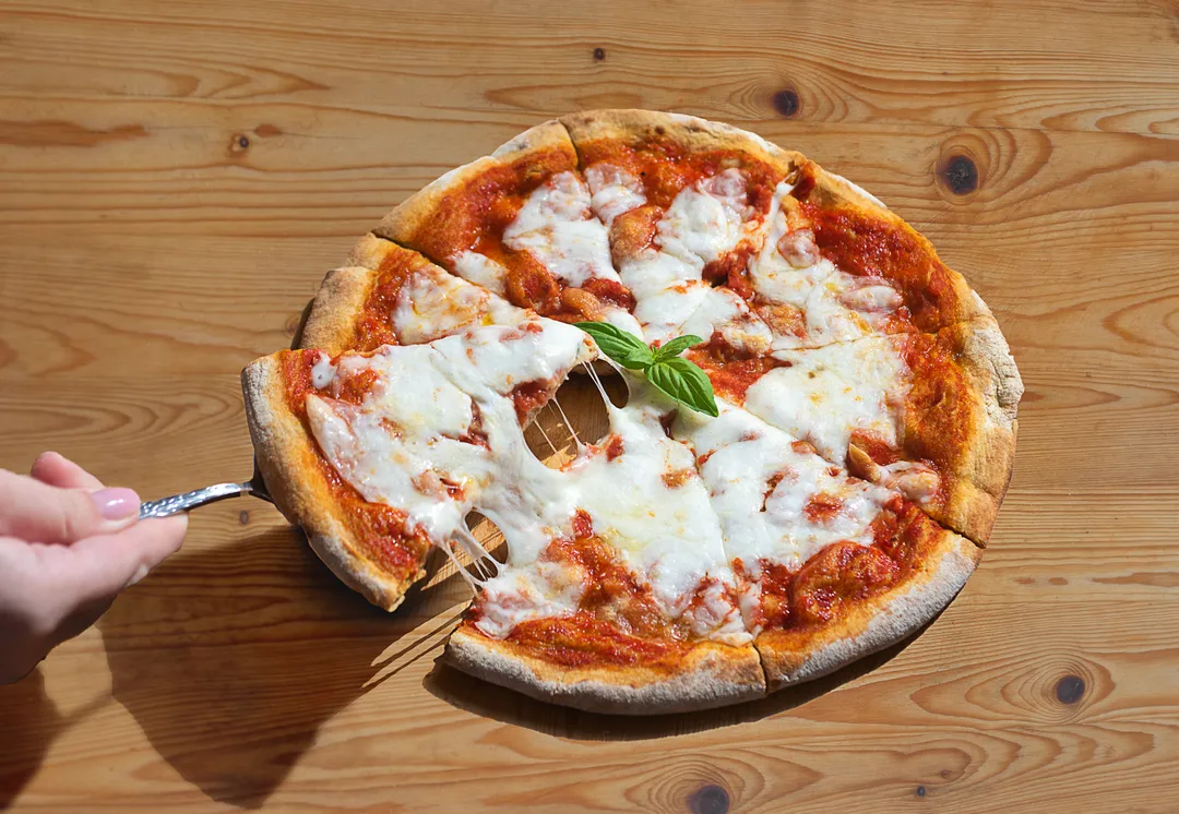 High-Protein Margherita Pizza – Healthy, Frozen, & Guilt-Free
