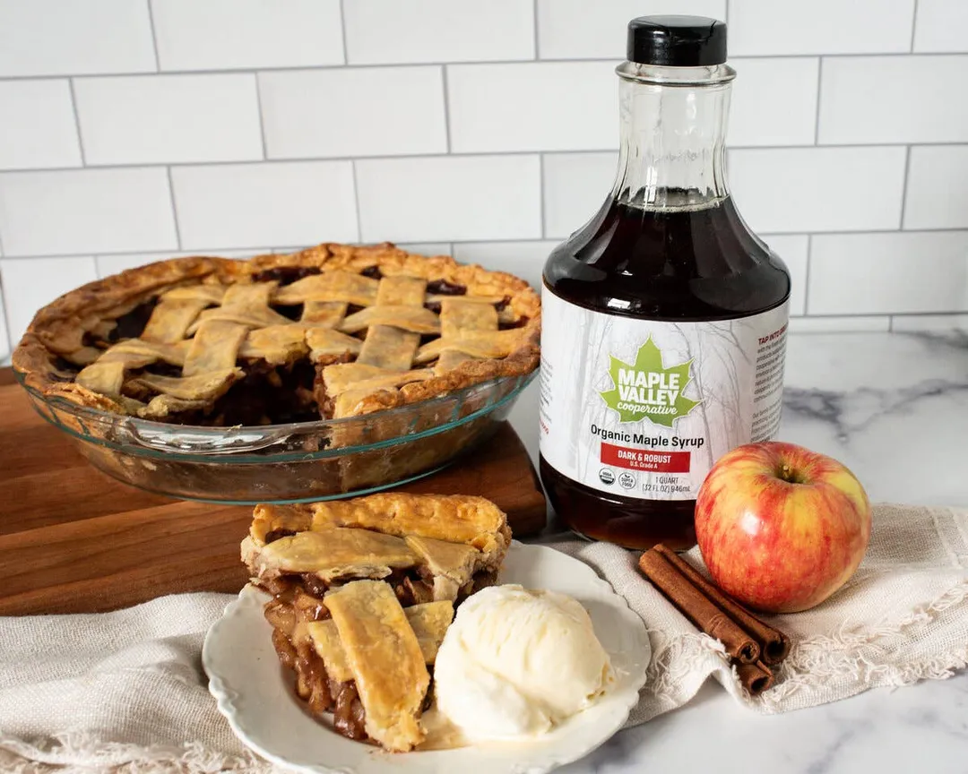 Maple Syrup Organic Dark & Robust 32 oz. Glass Decanter
