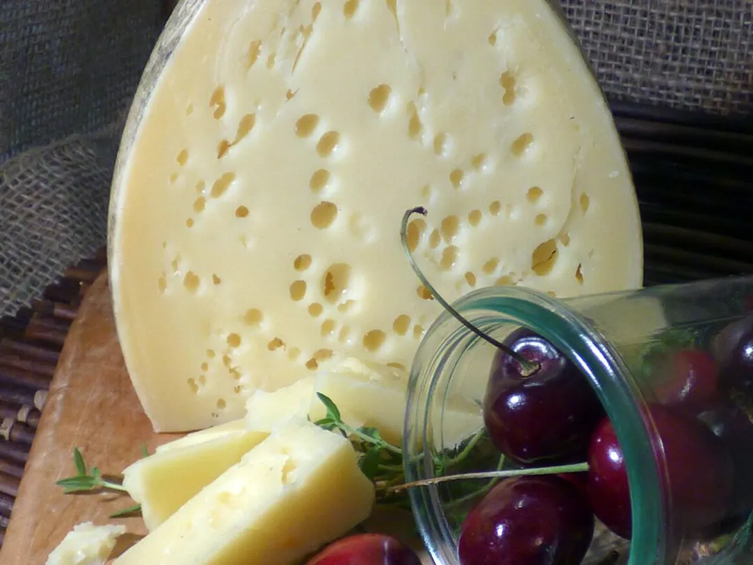 Manteca Caciocavallo Podolico – Butter-Filled Aged Cheese from Abruzzo