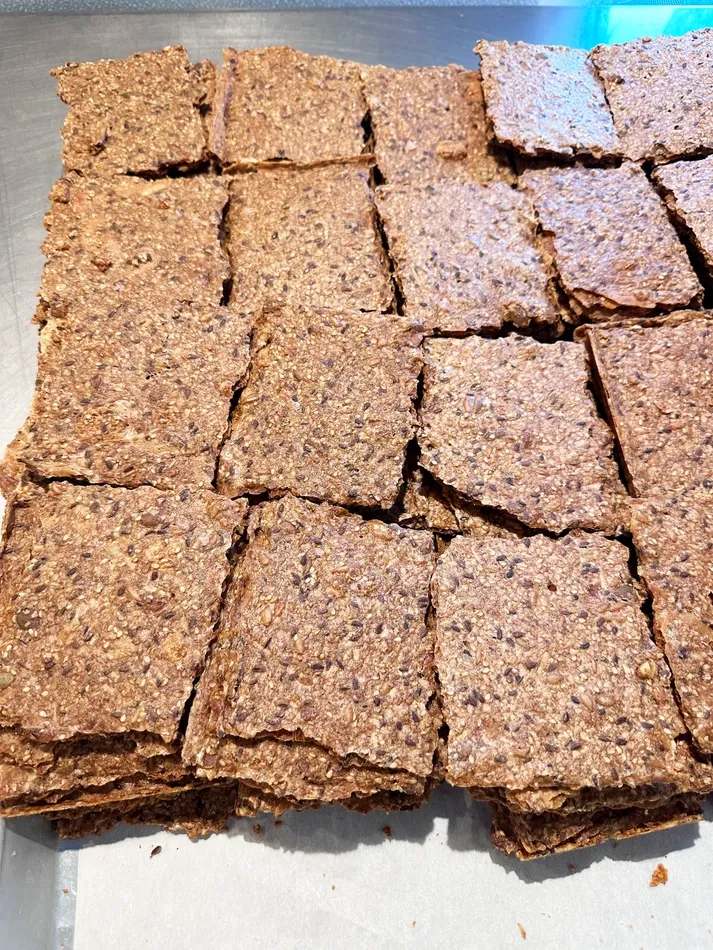 🌱 Discover Our Plant-Based Cheese Crispbread ✨