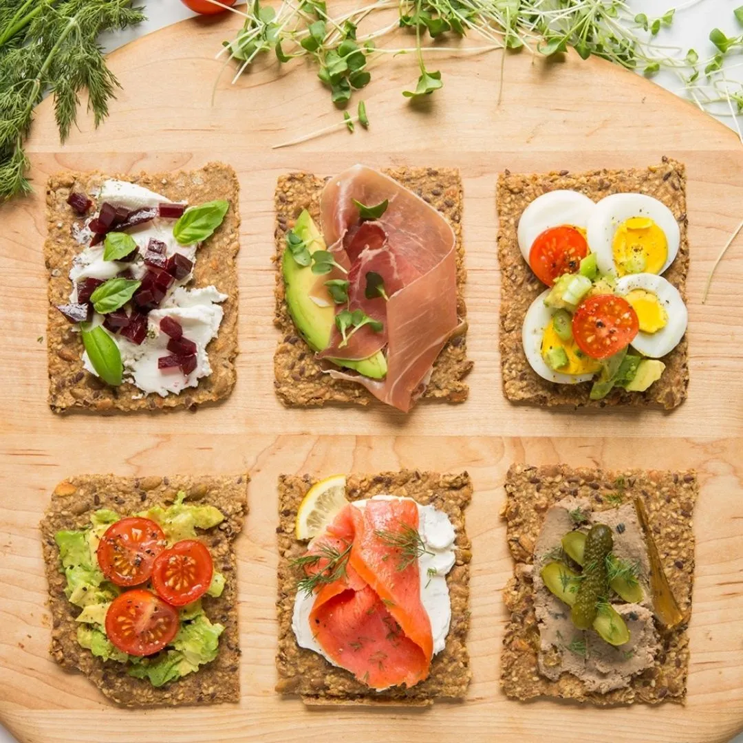 Sea Salt Flakes Knekkebrød • Organic Small Batch Crispbread • Heart Healthy Organic Crackers
