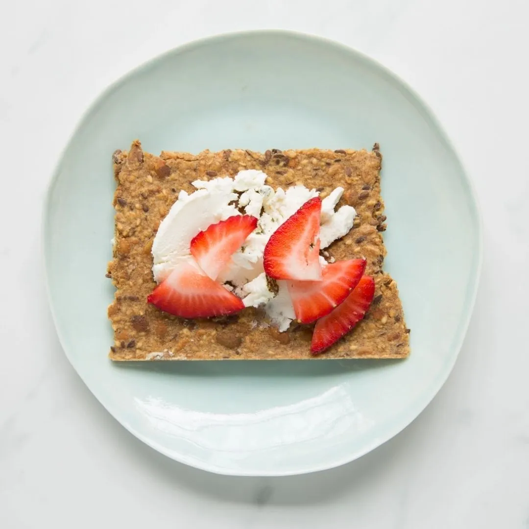 Sea Salt Flakes Knekkebrød • Organic Small Batch Crispbread • Heart Healthy Organic Crackers