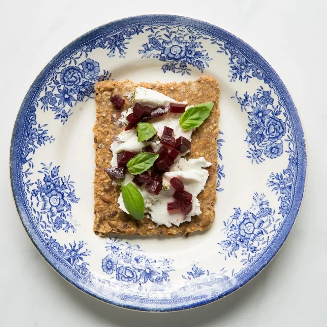 Sea Salt Flakes Knekkebrød • Organic Small Batch Crispbread • Heart Healthy Organic Crackers