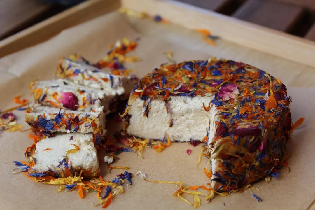 Nutty with Flowers 165g - Plant Based - Vegan