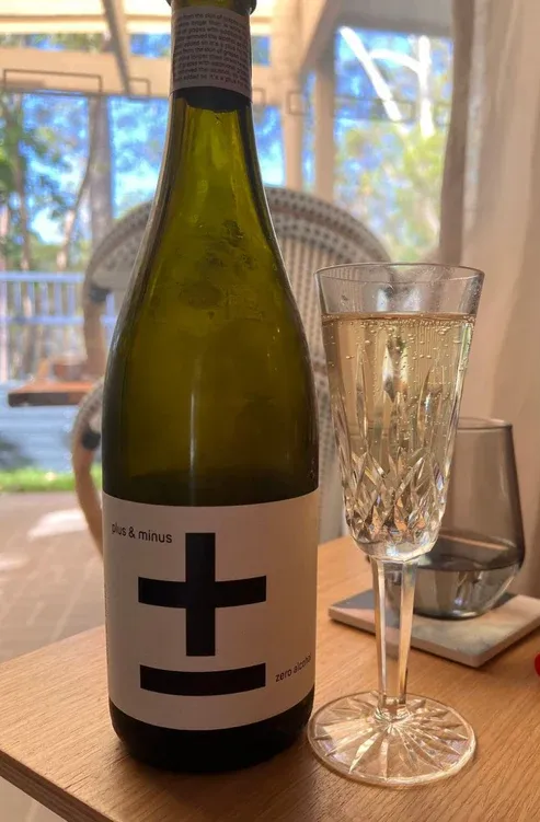 PLUS & MINUS - Non-Alcoholic Sauvignon Blanc - From Australia - 750ml (case of 12)