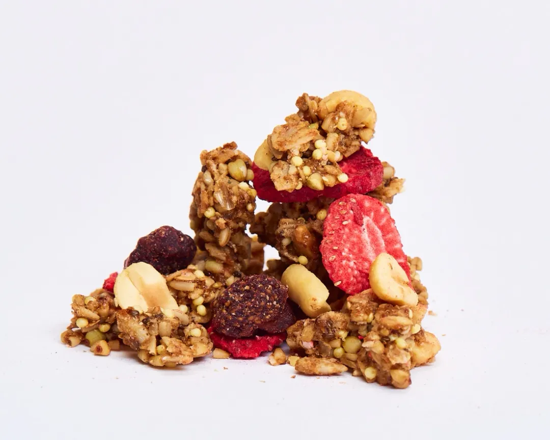 Strawberry & Salty Peanut Granola Snack Pack