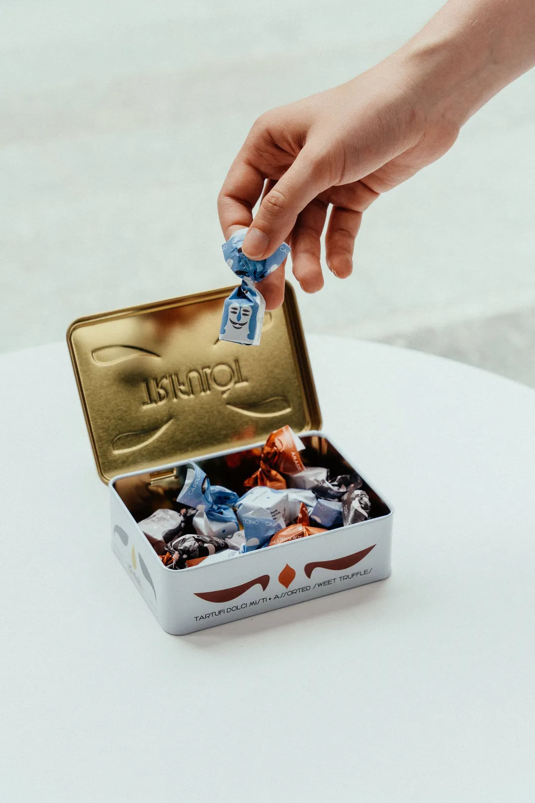 Trifulòt – Assorted Chocolate Truffles in Metal Gift Tin