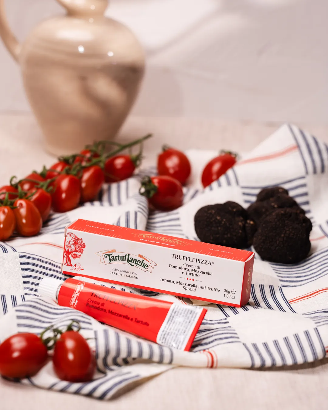TRUFFLEPIZZA – TOMATO, MOZZARELLA AND TRUFFLE CREAM IN TUBE 