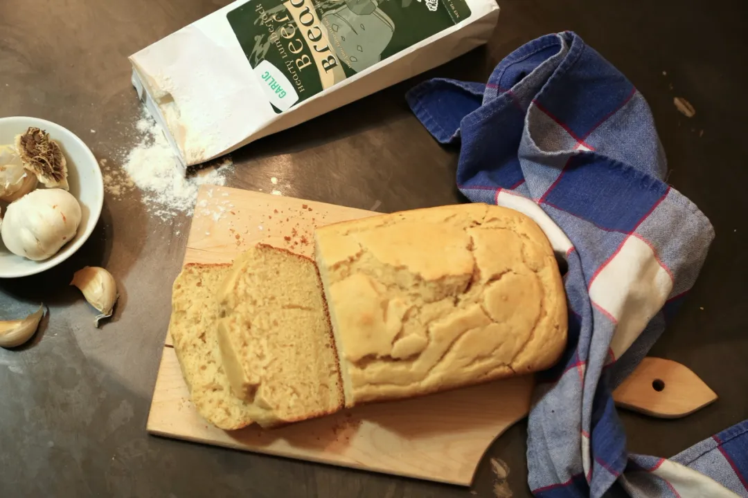 Hearty Lumberjack Beer Bread (Garlic)