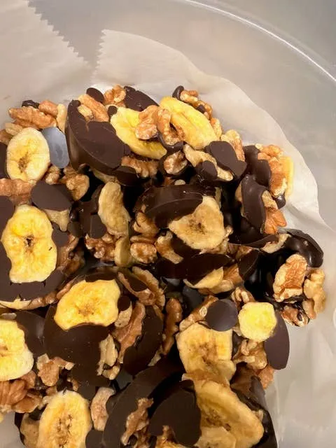 BANANA WALNUT CHOCOLATE BITES