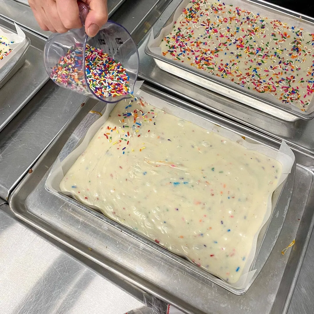 Birthday Cake 1/2 lb. Fudge Bar