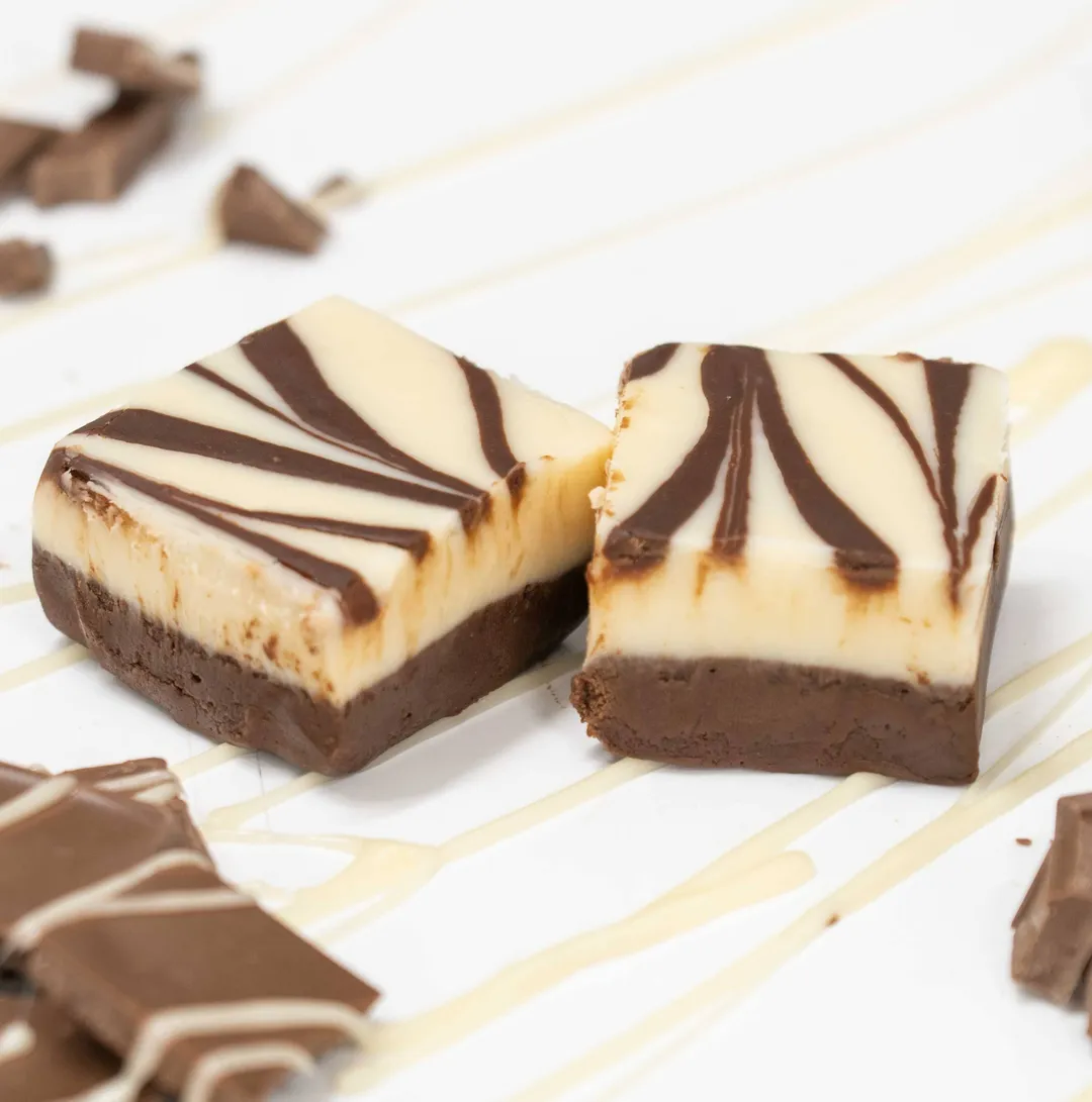 Chocolate Vanilla Swirl 1/2 lb. Fudge Bar