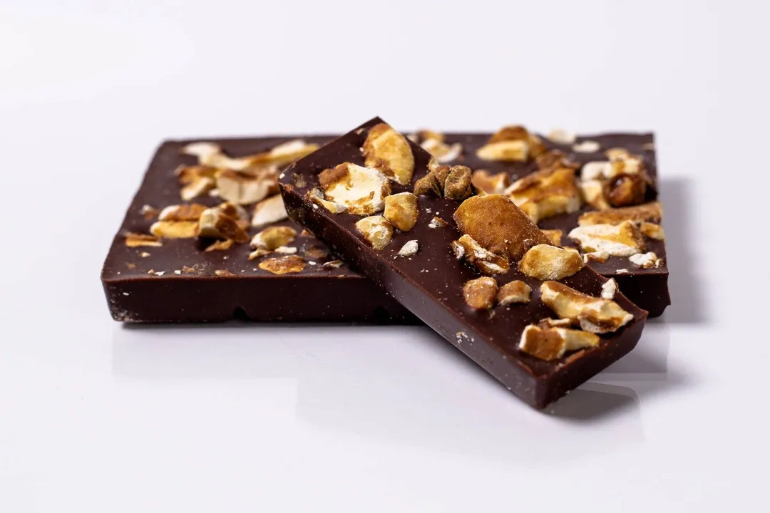 Coconut Caramel & Crushed Cashew Bark