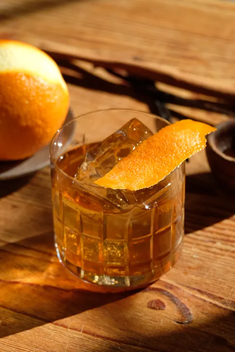 16oz Ellis Old Fashioned Mix (Makes 32 drinks - Madagascar Vanilla, Angostura Bitters, Orange, Cinnamon)