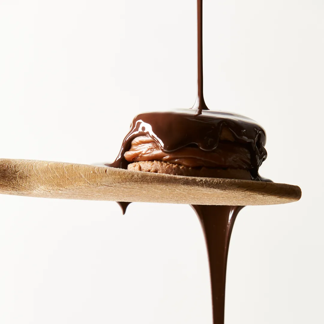 Chocolate Covered Alfajores Cookies - CLAMSHELL with 8 Alfajores